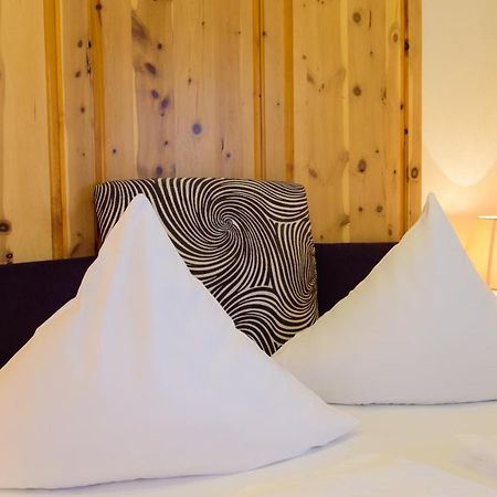 Hotel Bohn Метцинген Екстер'єр фото