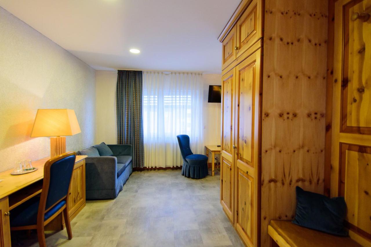 Hotel Bohn Метцинген Екстер'єр фото