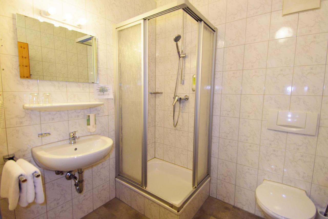 Hotel Bohn Метцинген Екстер'єр фото