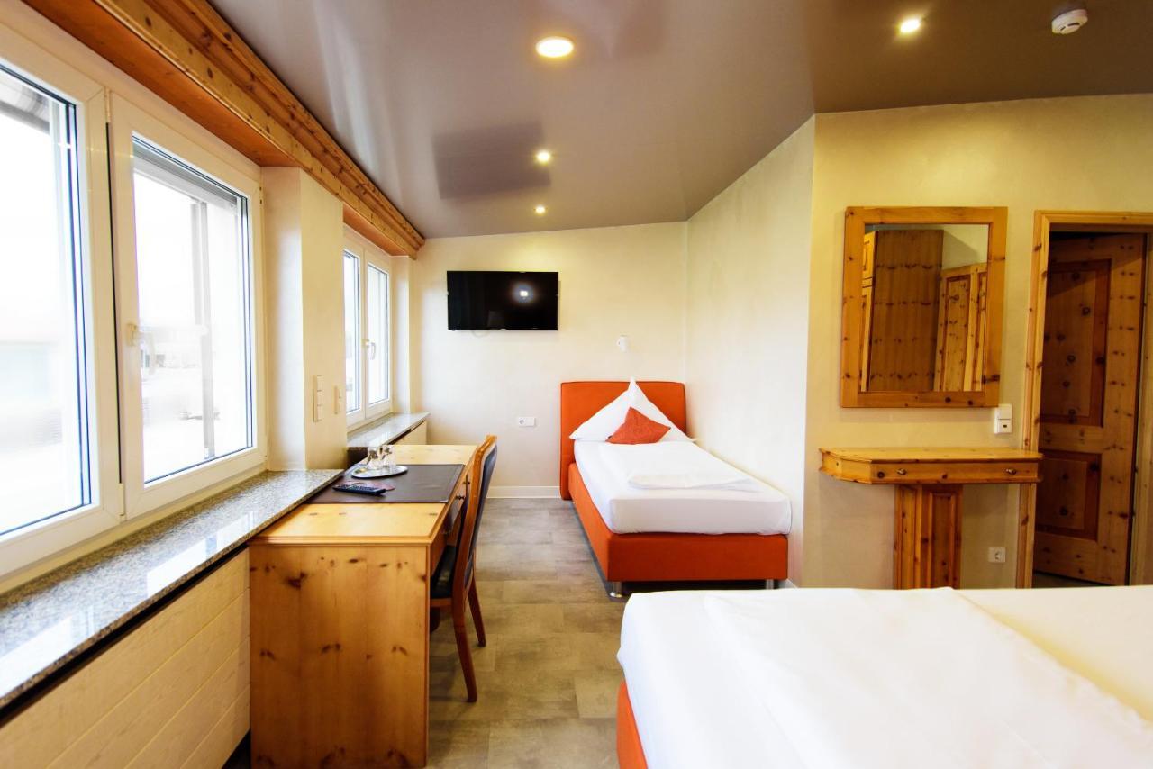 Hotel Bohn Метцинген Екстер'єр фото