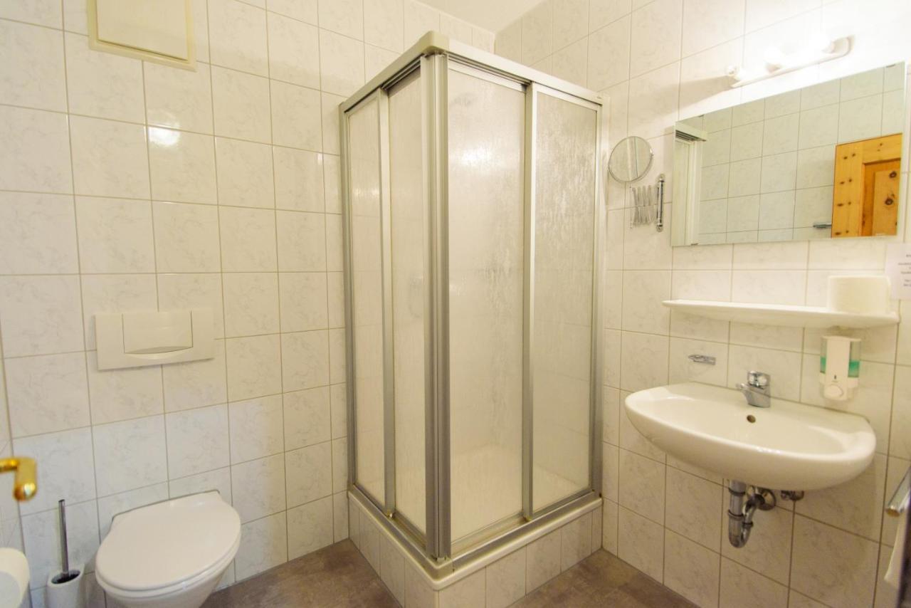 Hotel Bohn Метцинген Екстер'єр фото