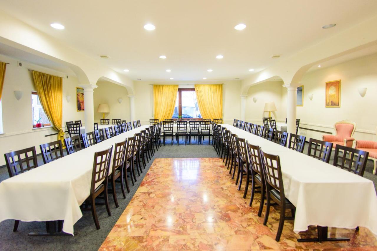Hotel Bohn Метцинген Екстер'єр фото