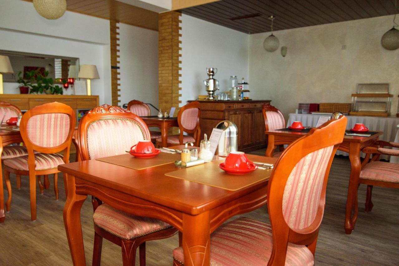 Hotel Bohn Метцинген Екстер'єр фото
