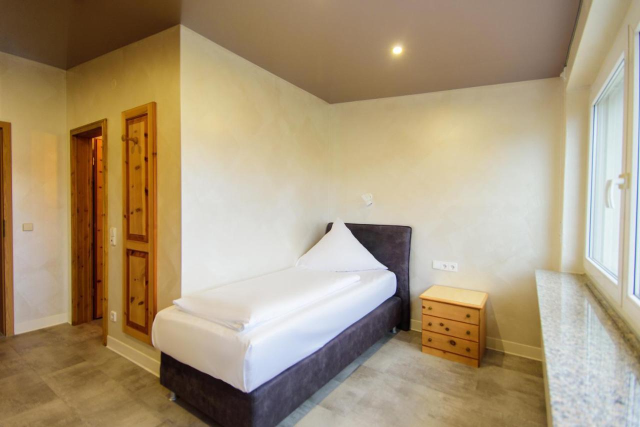 Hotel Bohn Метцинген Екстер'єр фото
