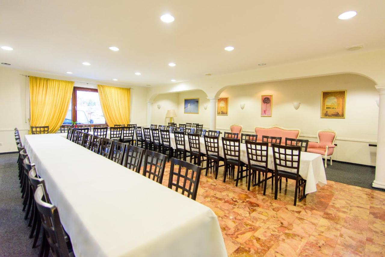 Hotel Bohn Метцинген Екстер'єр фото