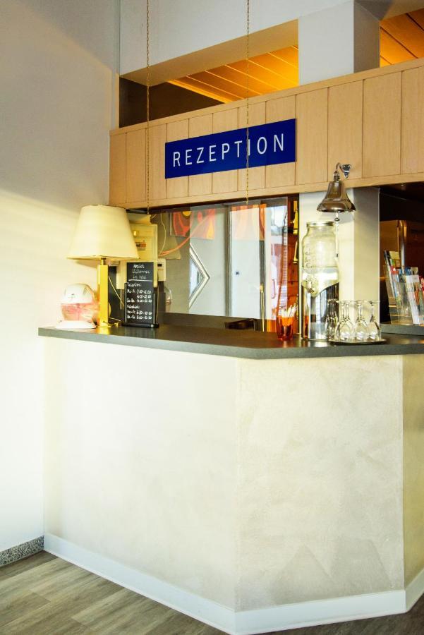 Hotel Bohn Метцинген Екстер'єр фото