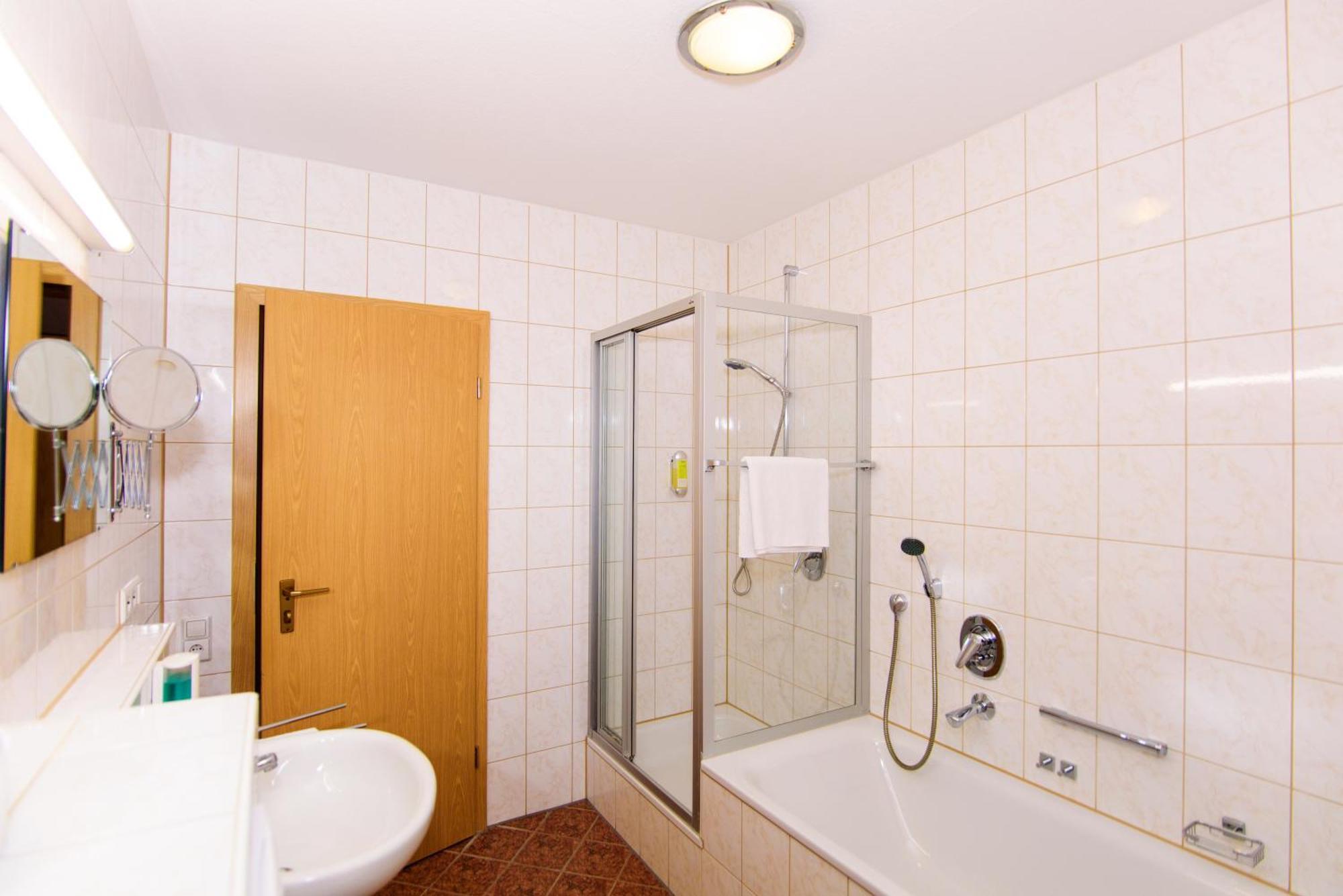 Hotel Bohn Метцинген Екстер'єр фото